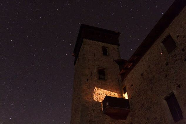 Hrad Litice - noční pohled na věž