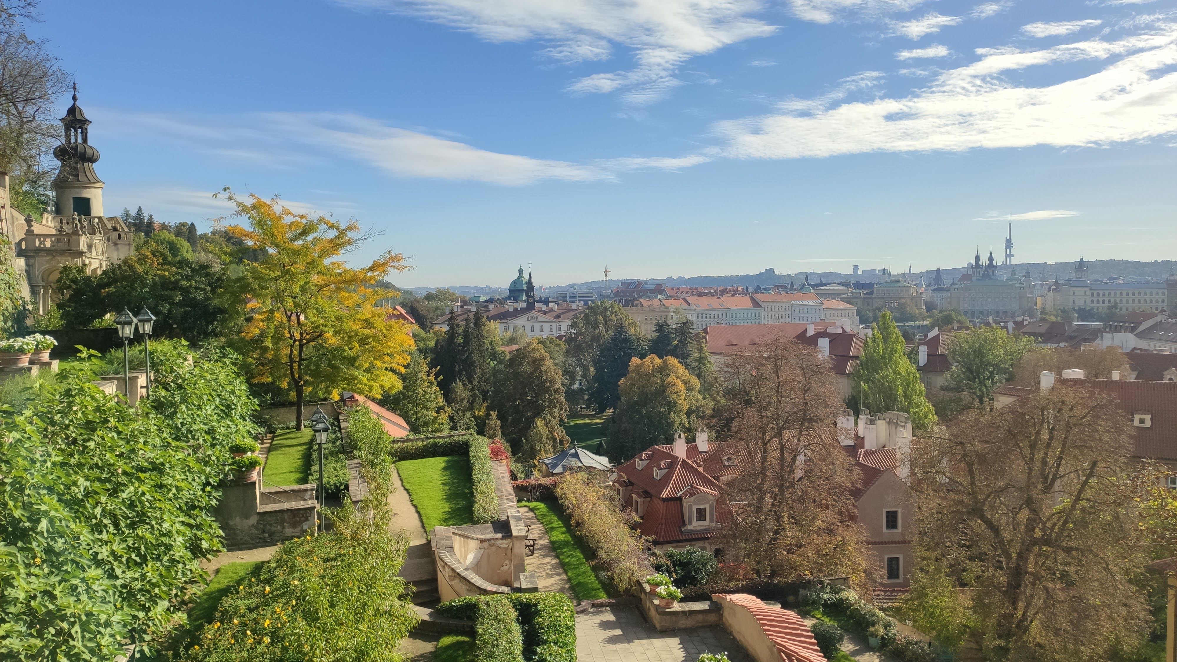 Pohled do Velké Pálffyovské zahrady