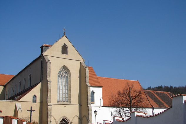 Průčelí kostela