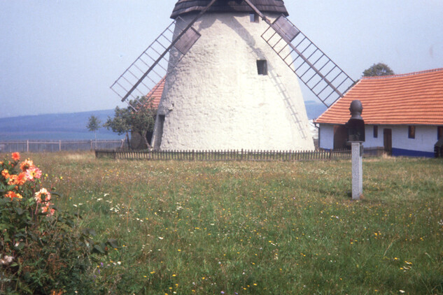 Větrný mlýn v Kuželově