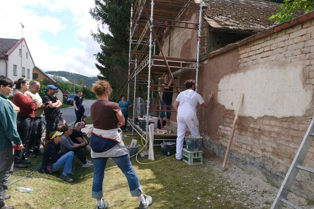 Utahování, práce s hladítkem