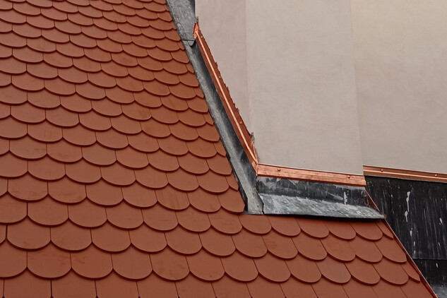 Obnovené střechy a komíny na Litomyšli