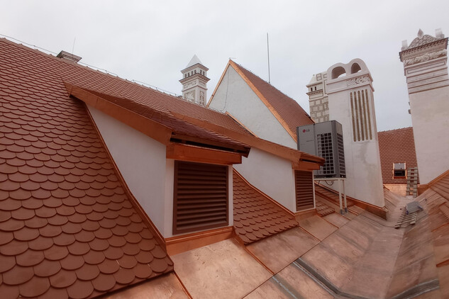 Obnovené střechy a komíny na Litomyšli